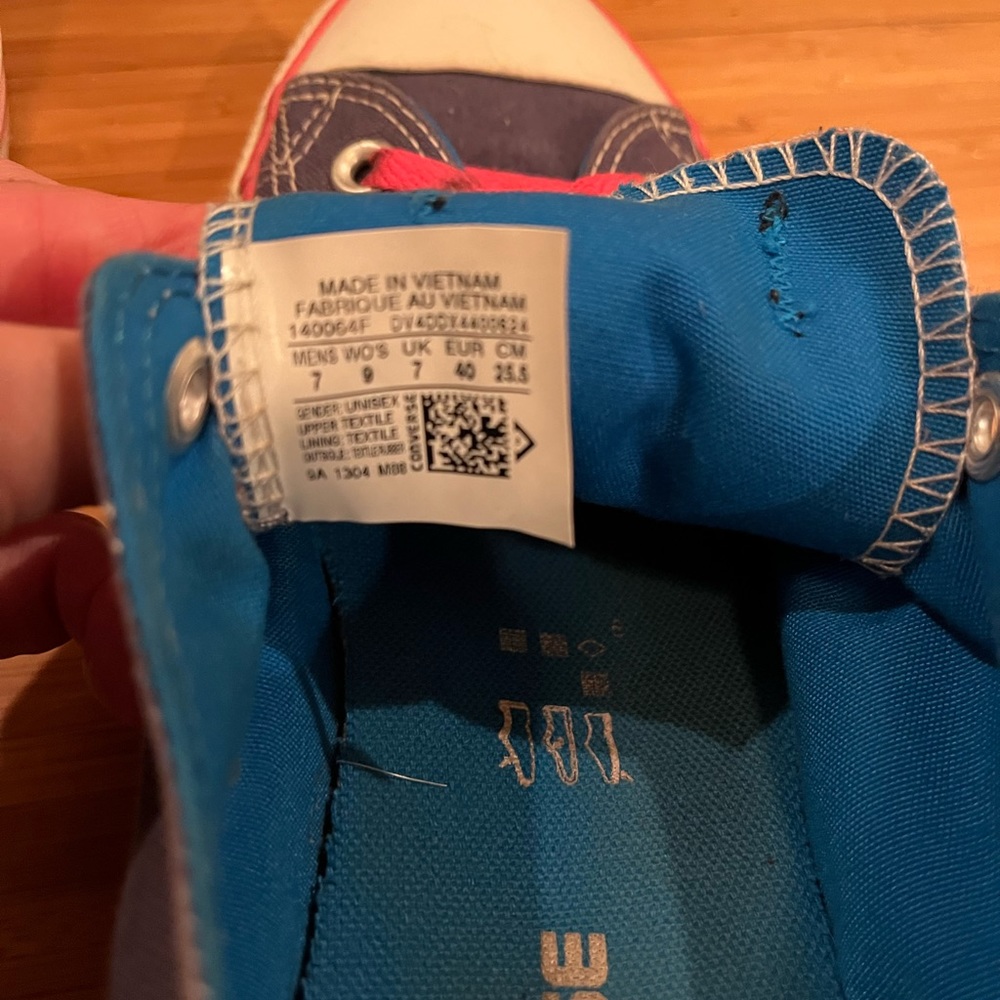 Blue/bright pink converse.